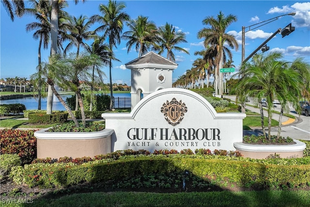 community / neighborhood sign featuring a water view