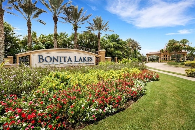 view of community / neighborhood sign