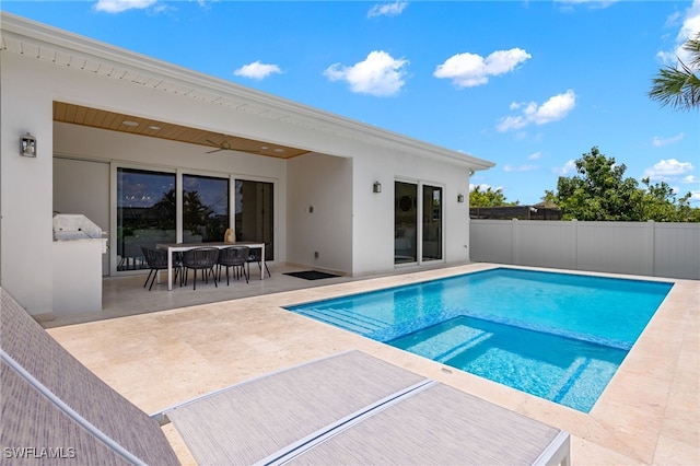 view of pool featuring a patio, a ceiling fan, fence, a pool with connected hot tub, and outdoor dining area