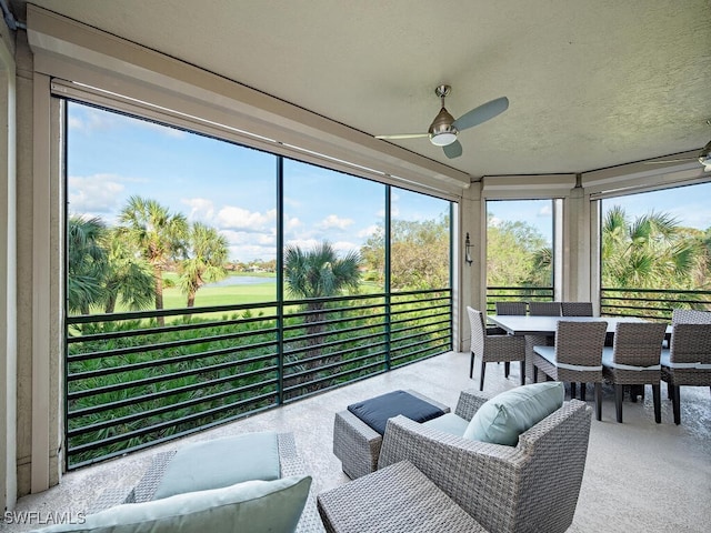 sunroom with ceiling fan