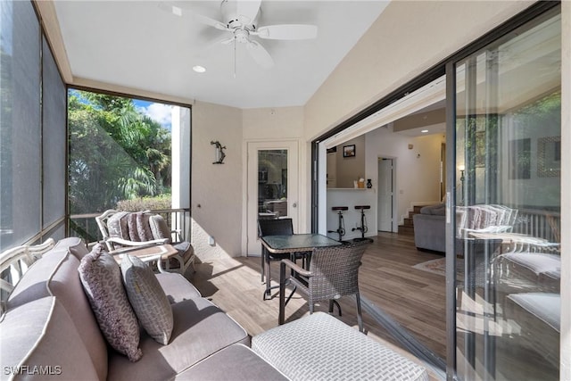 sunroom with ceiling fan