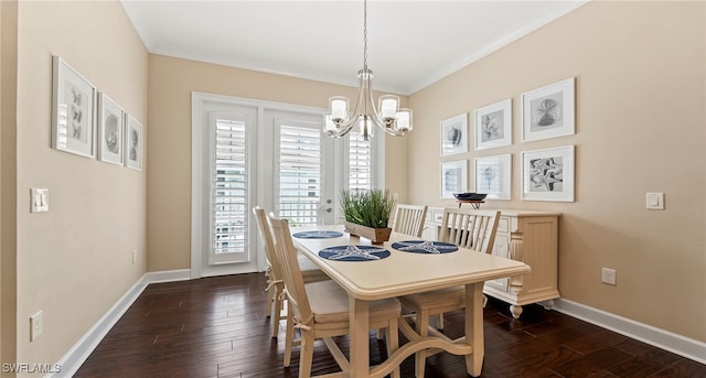 dining space featuring dark hardwood / wood-style flooring, a notable chandelier, and crown molding