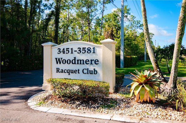 view of community / neighborhood sign