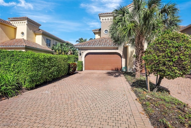 view of front facade featuring a garage