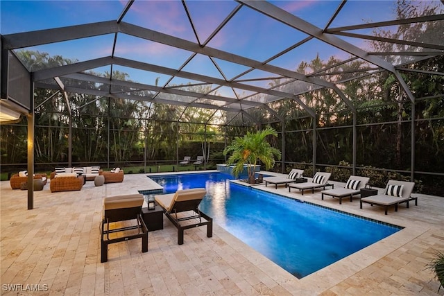 pool at dusk with pool water feature, an outdoor living space, a patio, and a lanai