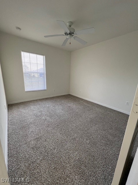 carpeted empty room featuring ceiling fan