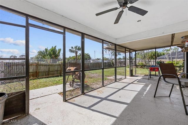 sunroom featuring a ceiling fan