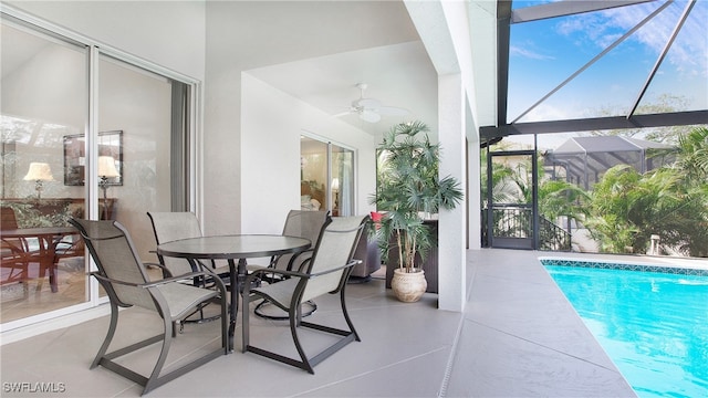 dining space with ceiling fan