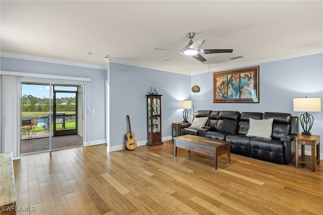 living room featuring ornamental molding, light hardwood / wood-style floors, and ceiling fan