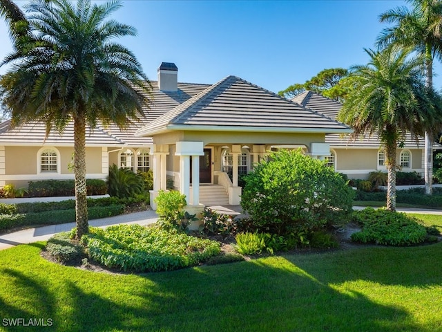 view of front of property with a front yard