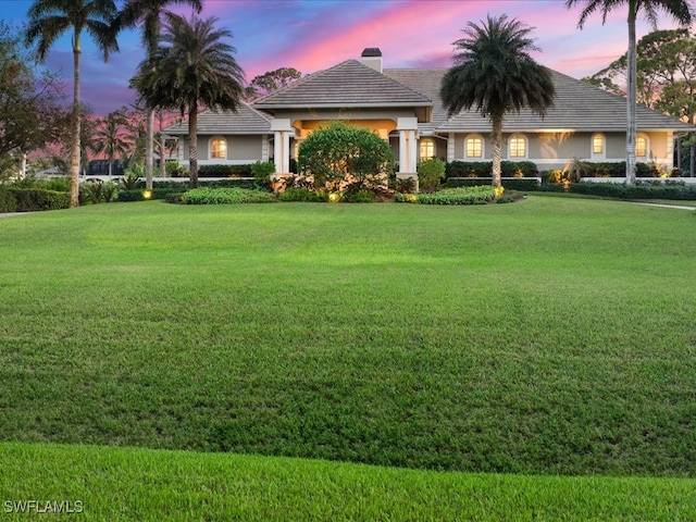 view of front facade with a yard