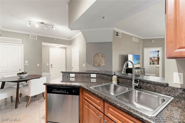 kitchen featuring visible vents, a sink, and stainless steel dishwasher