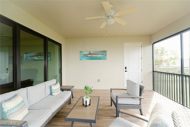 sunroom with ceiling fan