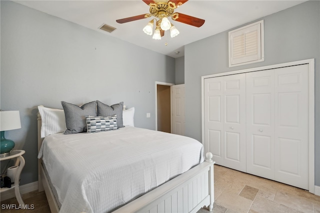 bedroom featuring ceiling fan and a closet