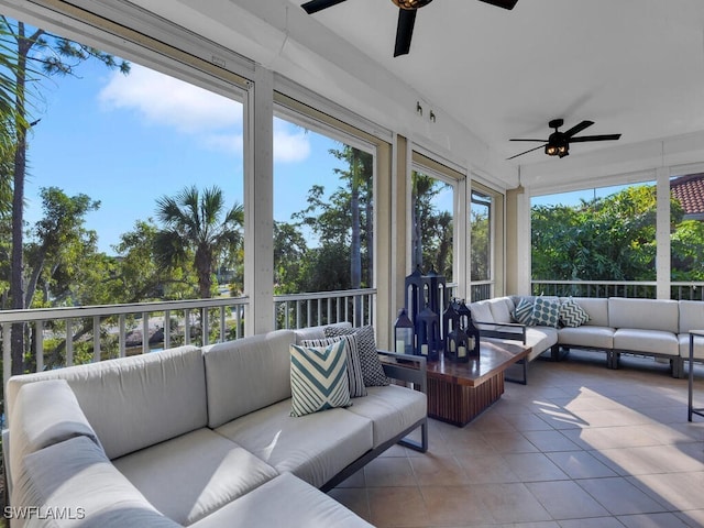 sunroom with ceiling fan