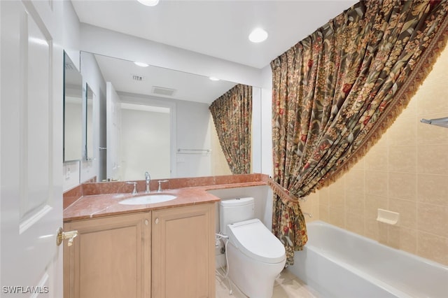 full bathroom with shower / bath combo with shower curtain, vanity, and toilet