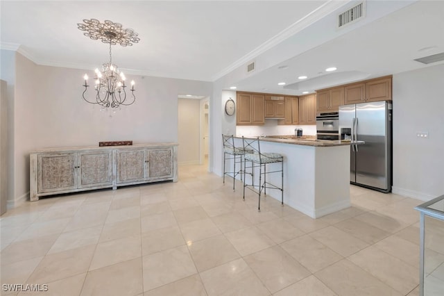 kitchen featuring a kitchen bar, kitchen peninsula, a notable chandelier, stainless steel fridge with ice dispenser, and ornamental molding