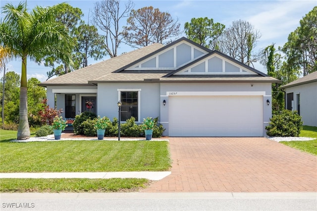 view of front facade featuring a front lawn and a garage