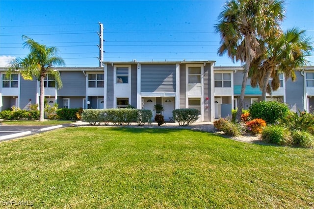 view of front of house featuring a front yard