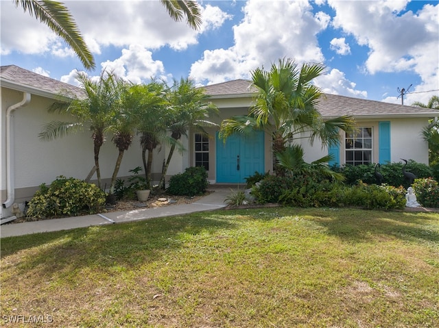 view of front facade with a front yard