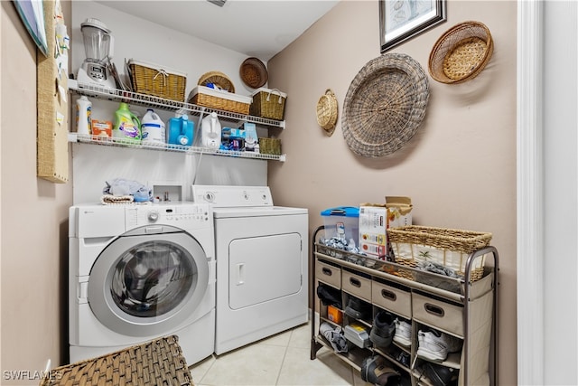 laundry room featuring washer and clothes dryer and light tile patterned flooring