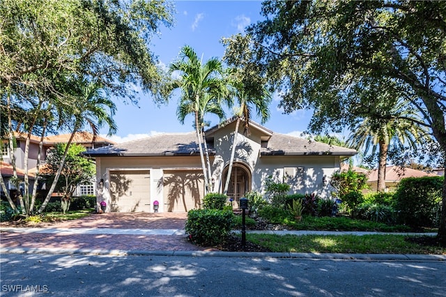 view of front facade featuring a garage