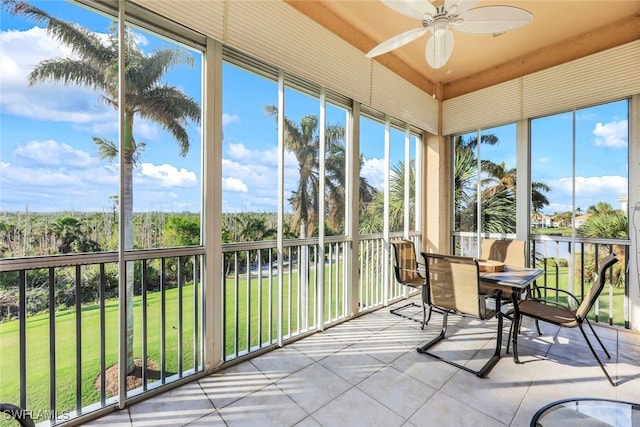 sunroom featuring ceiling fan