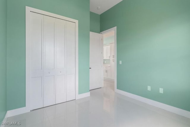 unfurnished bedroom featuring a closet