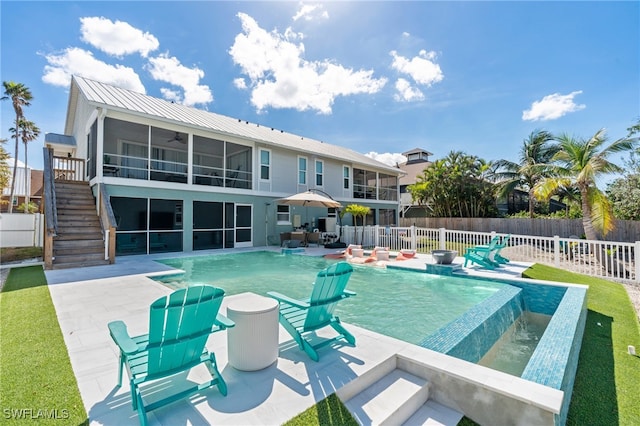 view of swimming pool with a hot tub, a patio, a sunroom, and ceiling fan