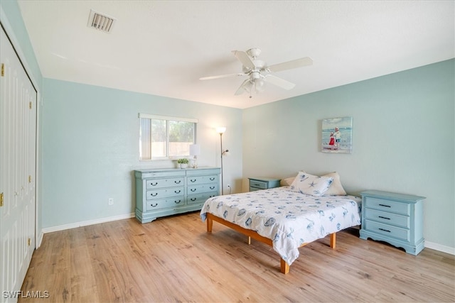 bedroom featuring light wood-type flooring, a closet, and ceiling fan