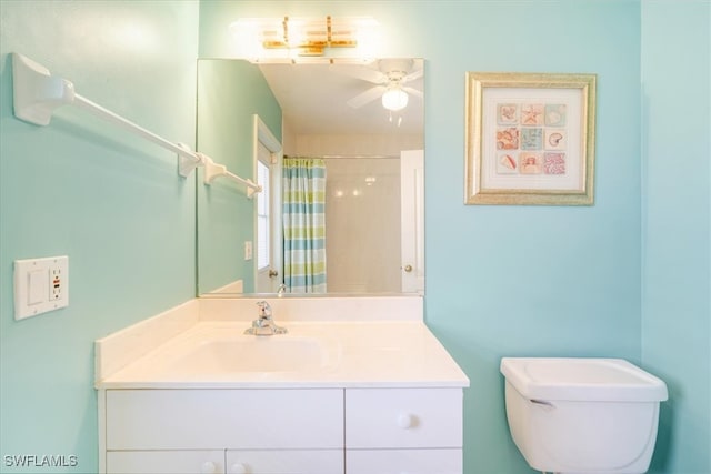 bathroom featuring a shower with curtain, vanity, toilet, and ceiling fan