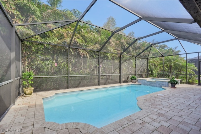 view of pool featuring a patio, a lanai, and an in ground hot tub