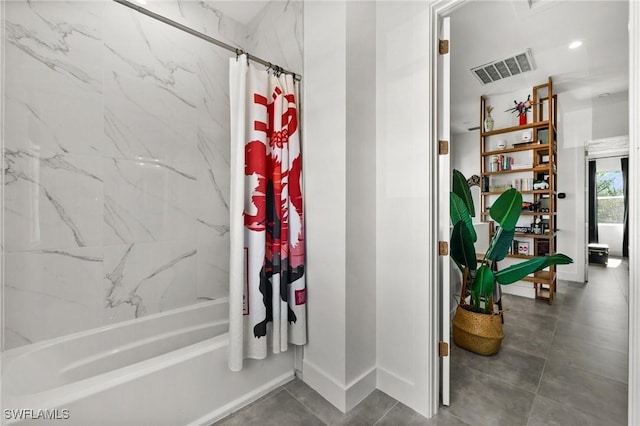 bathroom with shower / bath combo