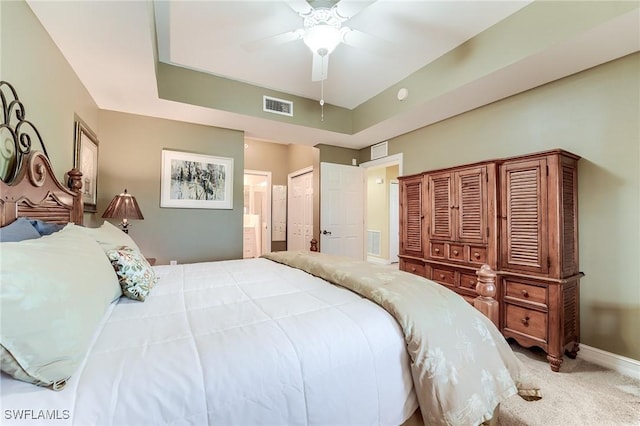 carpeted bedroom featuring ensuite bath and ceiling fan