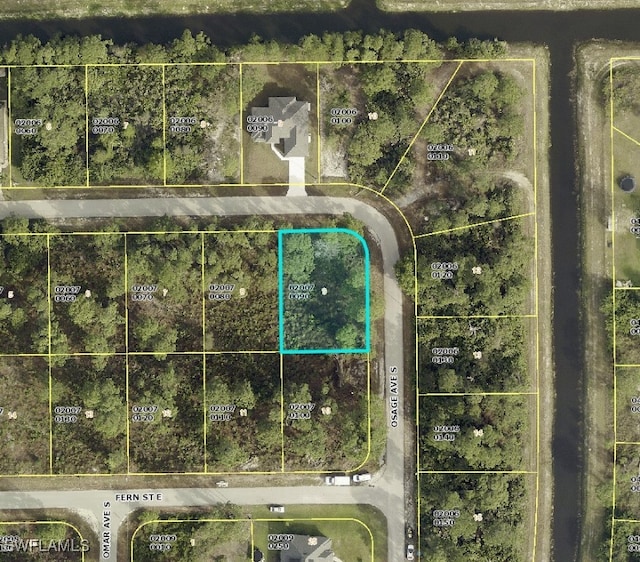 Listing photo 3 for 942 Sterling St E, Lehigh Acres FL 33974