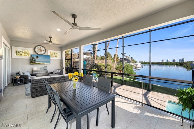 sunroom with ceiling fan