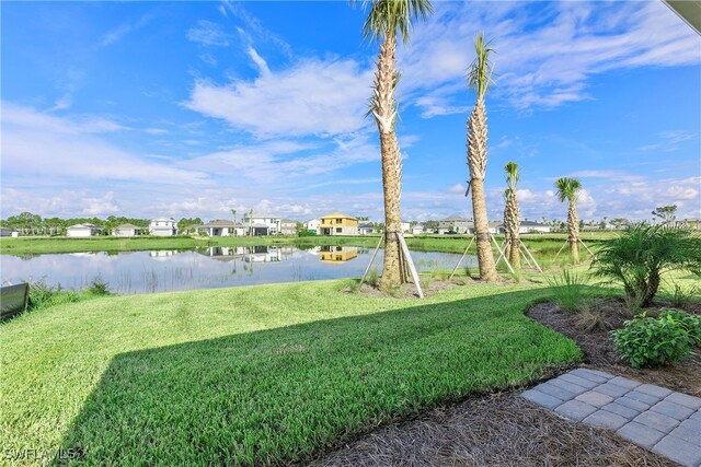 view of yard featuring a water view