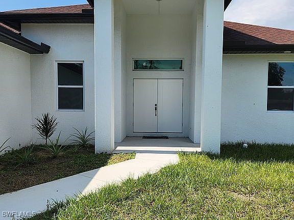 entrance to property with a yard