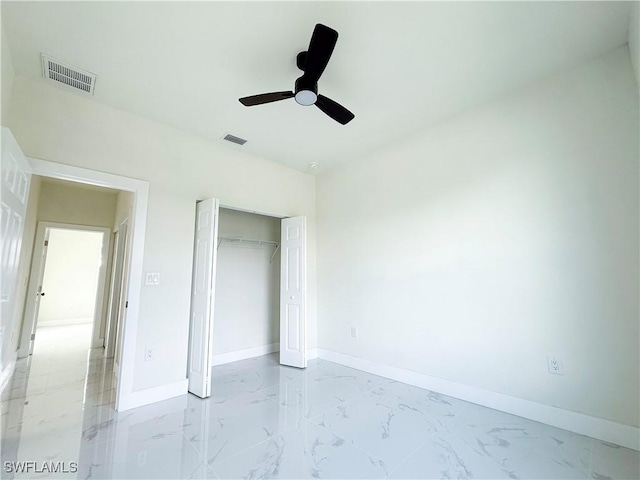 unfurnished bedroom with ceiling fan and a closet