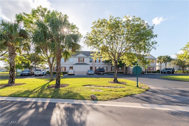 view of front facade featuring a front yard and a garage