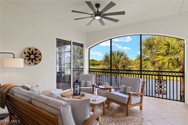 sunroom featuring ceiling fan