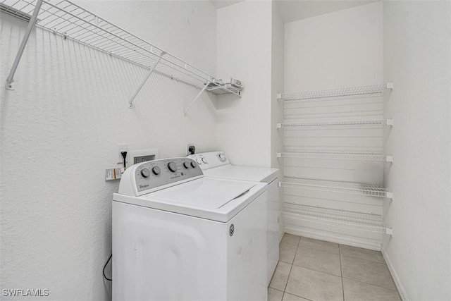 laundry room featuring light tile patterned flooring and independent washer and dryer