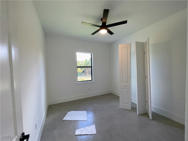 unfurnished bedroom featuring vaulted ceiling and ceiling fan