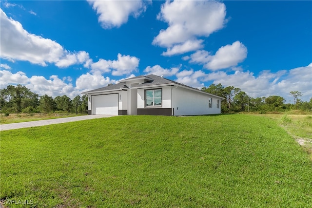 view of front of home featuring a garage and a front yard