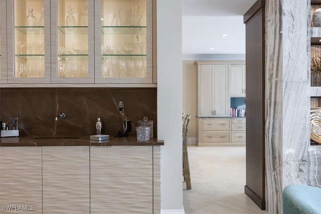 bar featuring tasteful backsplash and white cabinetry