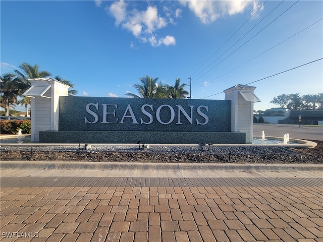 view of community / neighborhood sign