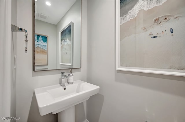 bathroom featuring sink