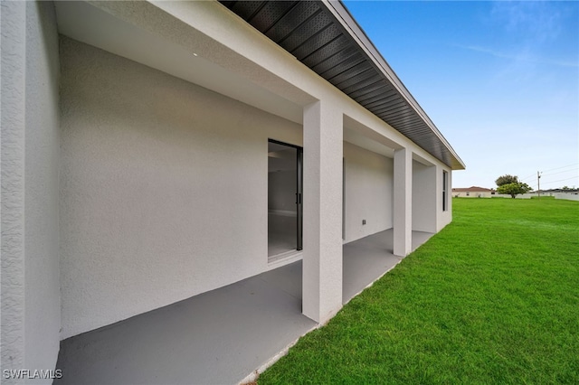 view of yard with a patio