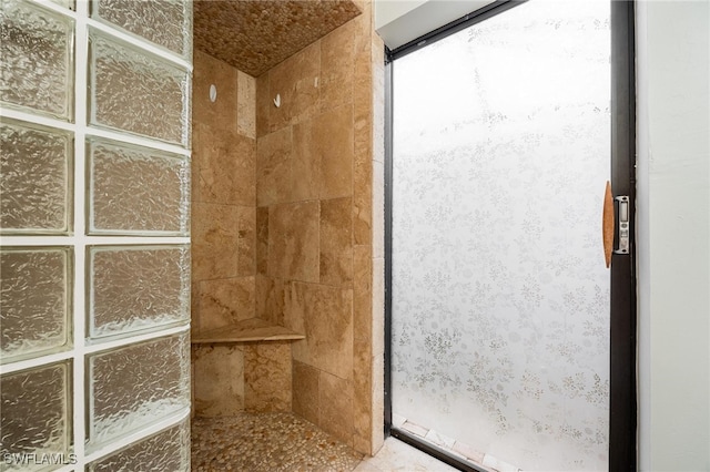 bathroom featuring tiled shower