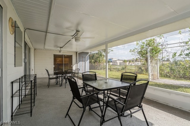 sunroom featuring ceiling fan